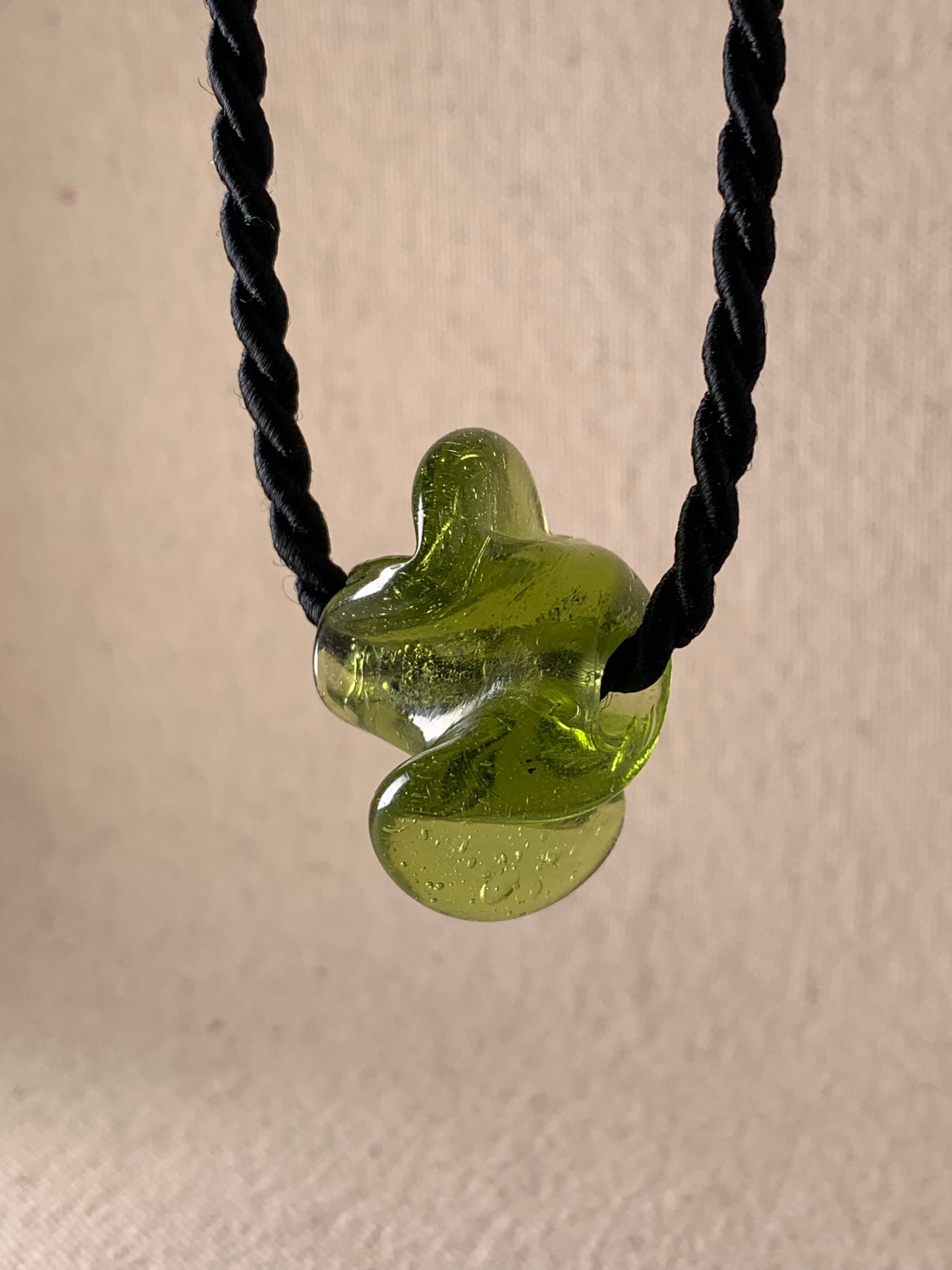 DEVOTEE NECKLACE, LIME TWIST