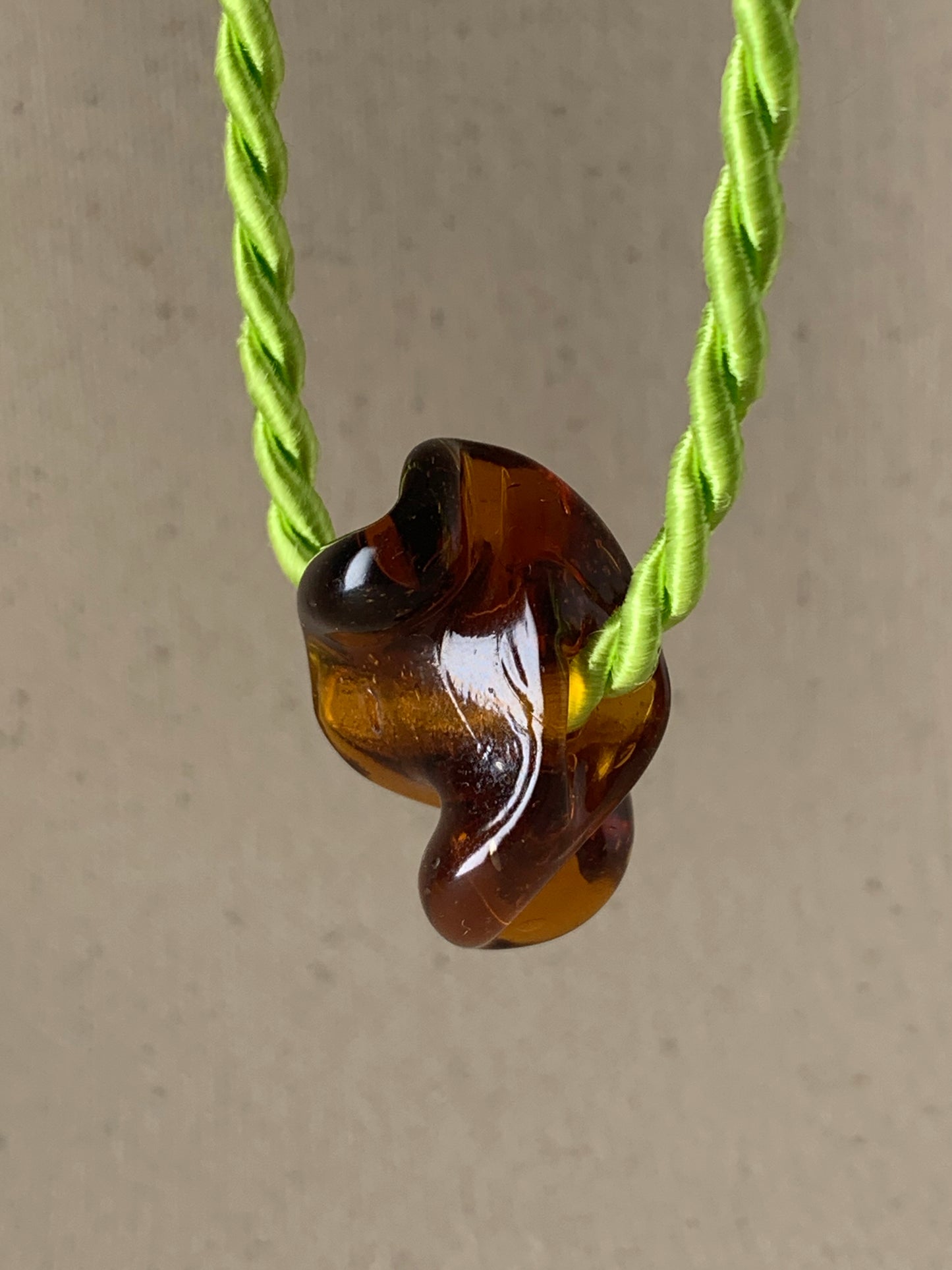 DEVOTEE TWIST NECKLACE, AMBER