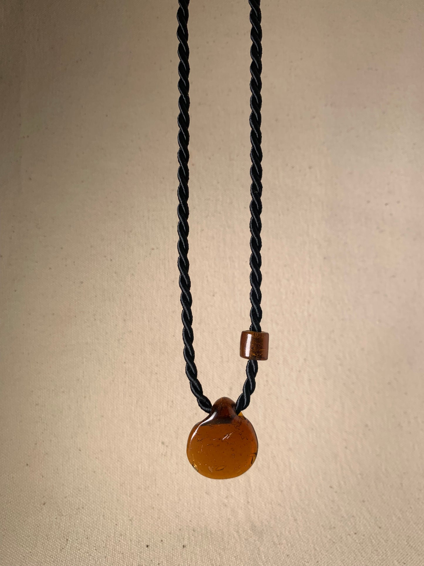 DEVOTEE NECKLACE, AMBER BLACK