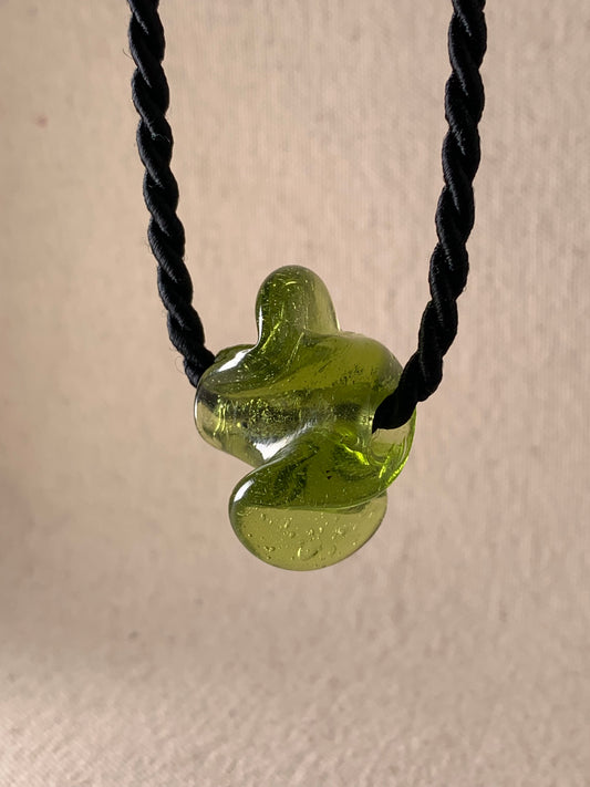 DEVOTEE NECKLACE, LIME TWIST